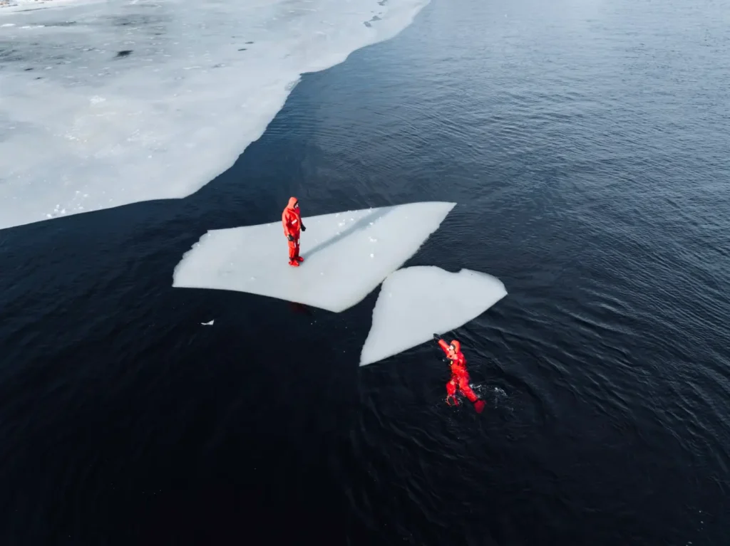 Kuivapuku kelluntaa Vuoksentaa.