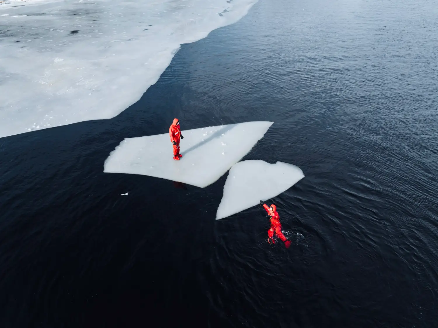 Kuivapuku kelluntaa Vuoksentaa.